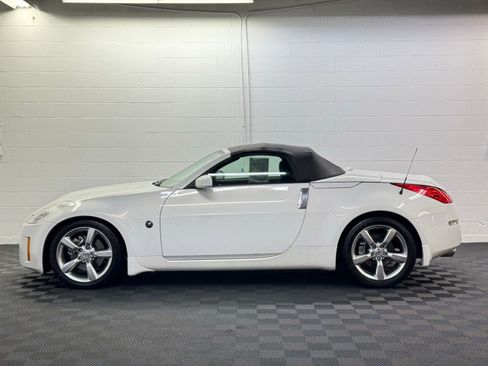 Used 2009 Nissan 350Z Touring image 3