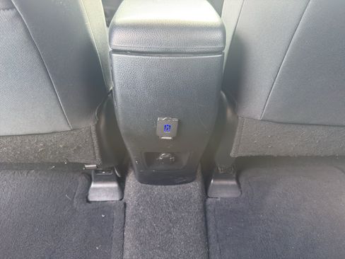 Used 2018 Toyota RAV4 LE FWD image 28