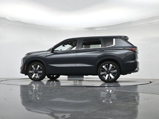 Used 2025 Mitsubishi Outlander SE FWD image 40