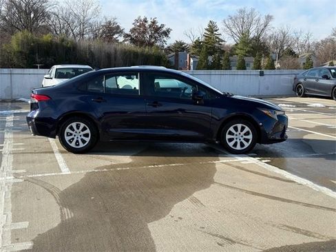 Used 2024 Toyota Corolla LE image 2