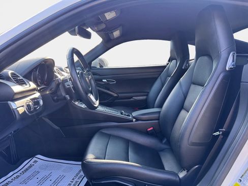 Used 2023 Porsche 718 Cayman RWD image 9