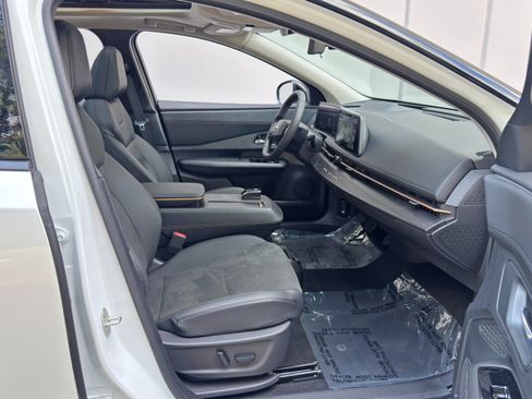 Used 2025 Nissan Ariya FWD image 15