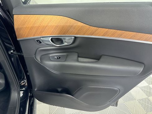 Used 2025 Volvo XC90 B6 Plus image 27