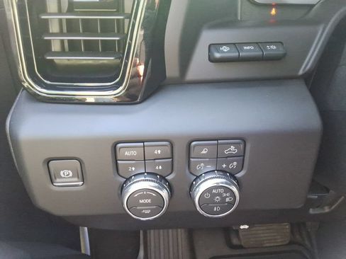 Certified 2026 GMC Sierra 2500 AT4 w/ AT4 Premium Plus Package AWD/4WD image 40
