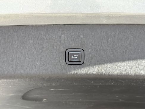 Used 2023 Chevrolet Traverse Premier w/ Redline Edition image 14