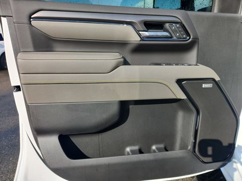 Used 2025 Chevrolet Silverado 2500 ZR2 w/ Technology Package image 19