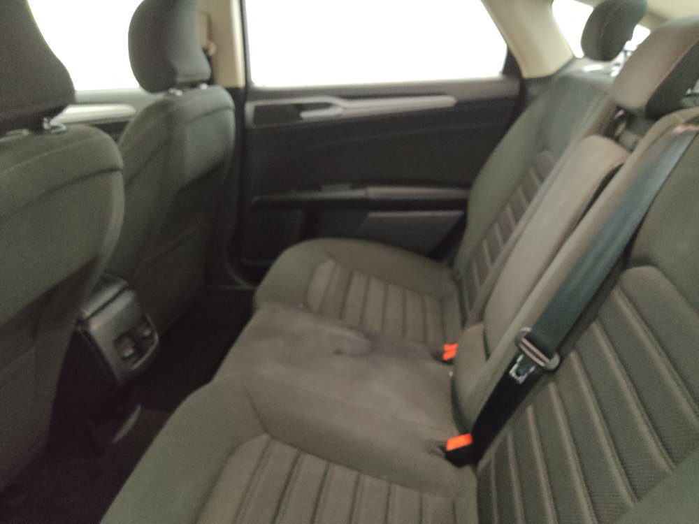 Used 2019 Ford Fusion SE FWD image 18