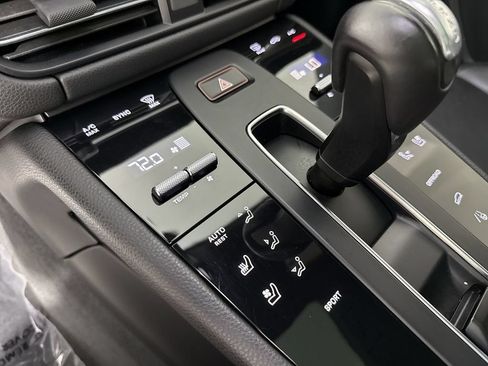 Certified 2024 Porsche Macan w/ Premium Plus Package AWD/4WD image 30