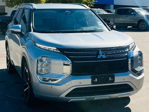 Used 2024 Mitsubishi Outlander SEL image 1