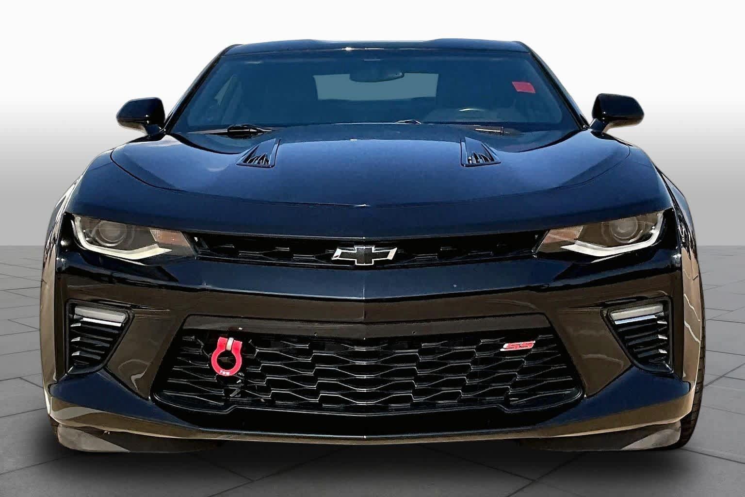 Used 2018 Chevrolet Camaro SS RWD image 4