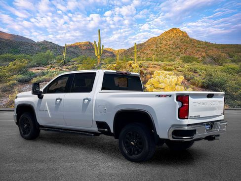 Used 2024 Chevrolet Silverado 2500 LTZ w/ LTZ Premium Package AWD/4WD image 7