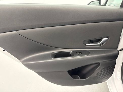 Used 2022 Hyundai Elantra Limited FWD image 15