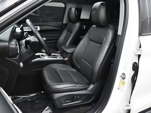 Used 2022 Ford Explorer Limited w/ Equipment Group 301A AWD/4WD image 16