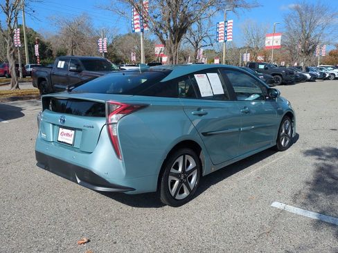 Used 2017 Toyota Prius Four Touring image 5