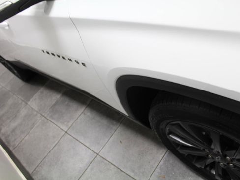 Used 2023 Chevrolet Traverse RS w/ LPO, Floor Liner Package image 40