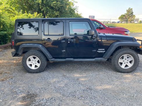 Used 2012 Jeep Wrangler Unlimited Sport AWD/4WD image 8