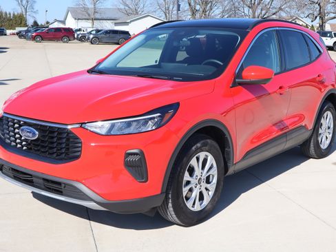 Used 2024 Ford Escape Active w/ Tech Pack #2 image 2