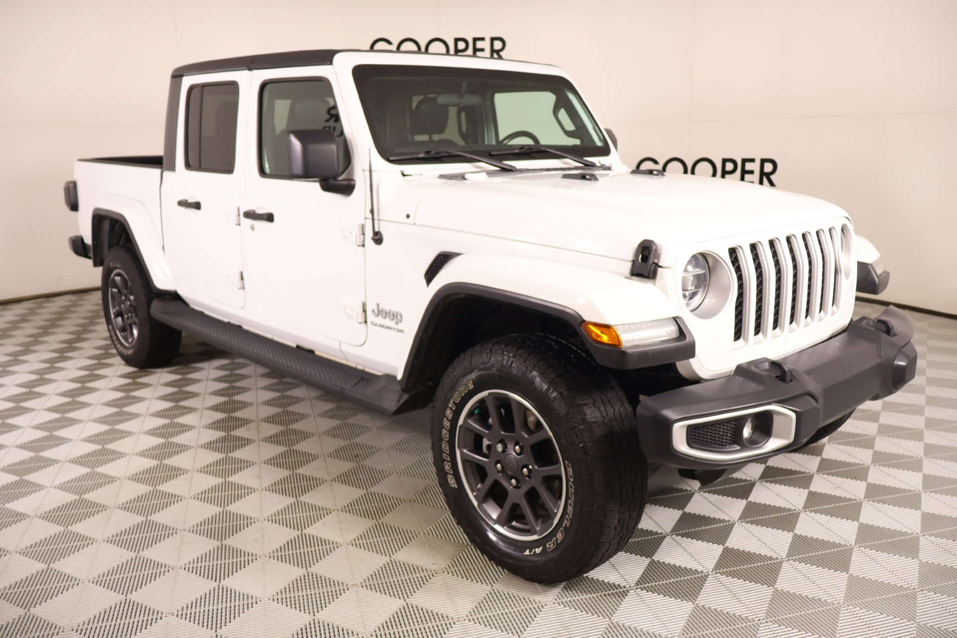 Used 2020 Jeep Gladiator Overland w/ LED Lighting Group AWD/4WD image 1
