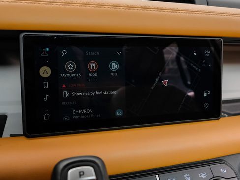 Used 2023 Land Rover Defender 110 SE image 26