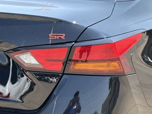 Used 2023 Nissan Altima 2.5 SR FWD image 7