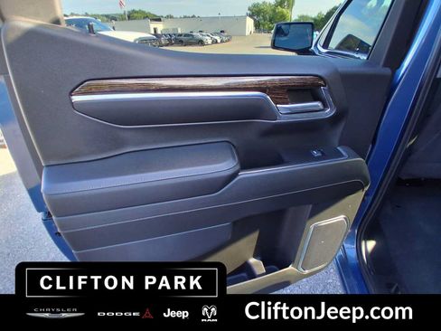 Used 2024 GMC Sierra 1500 SLE AWD/4WD image 12