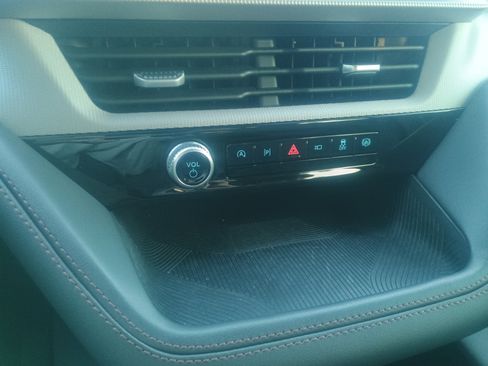 Certified 2025 Ford Explorer Active image 27