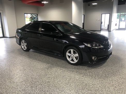 Used 2014 Toyota Camry SE FWD image 7