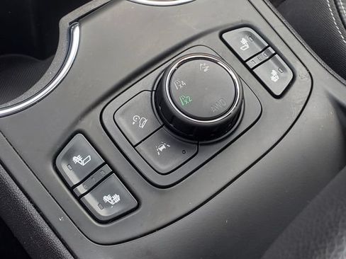 Used 2023 GMC Terrain SLT AWD/4WD image 24