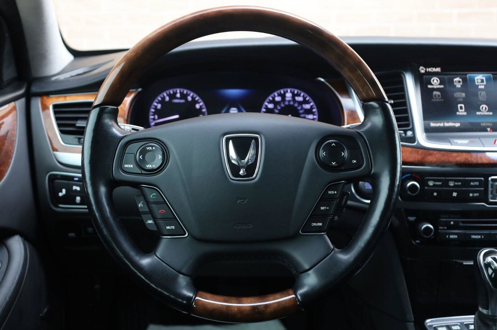 Used 2015 Hyundai Equus Signature RWD image 34