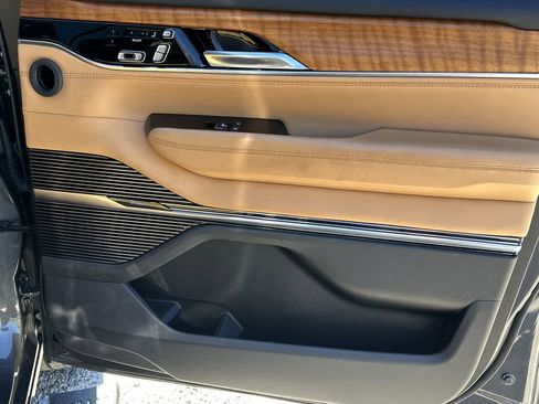 Used 2023 Jeep Grand Wagoneer Series III w/ HD Trailer Tow Package image 15