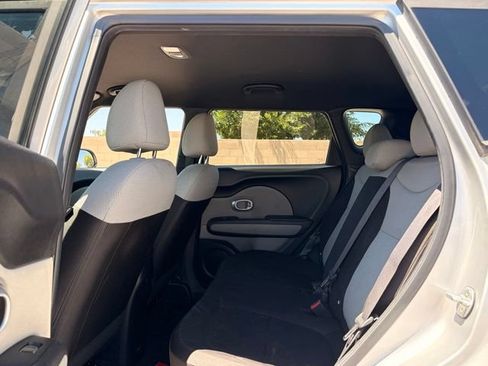 Used 2019 Kia Soul FWD image 16