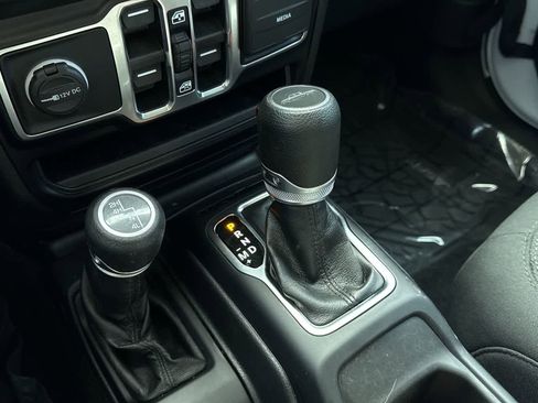 Used 2021 Jeep Gladiator Sport AWD/4WD image 20