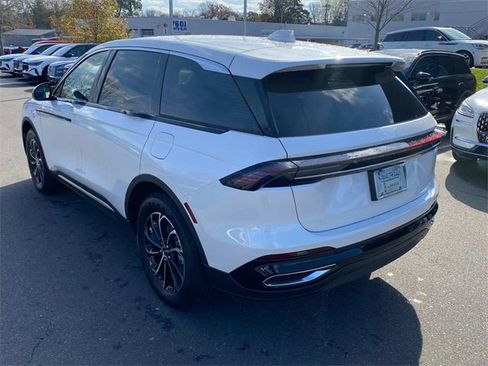 New 2026 Lincoln Nautilus Premier image 28