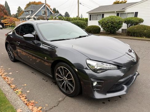 Used 2017 Toyota 86 image 6