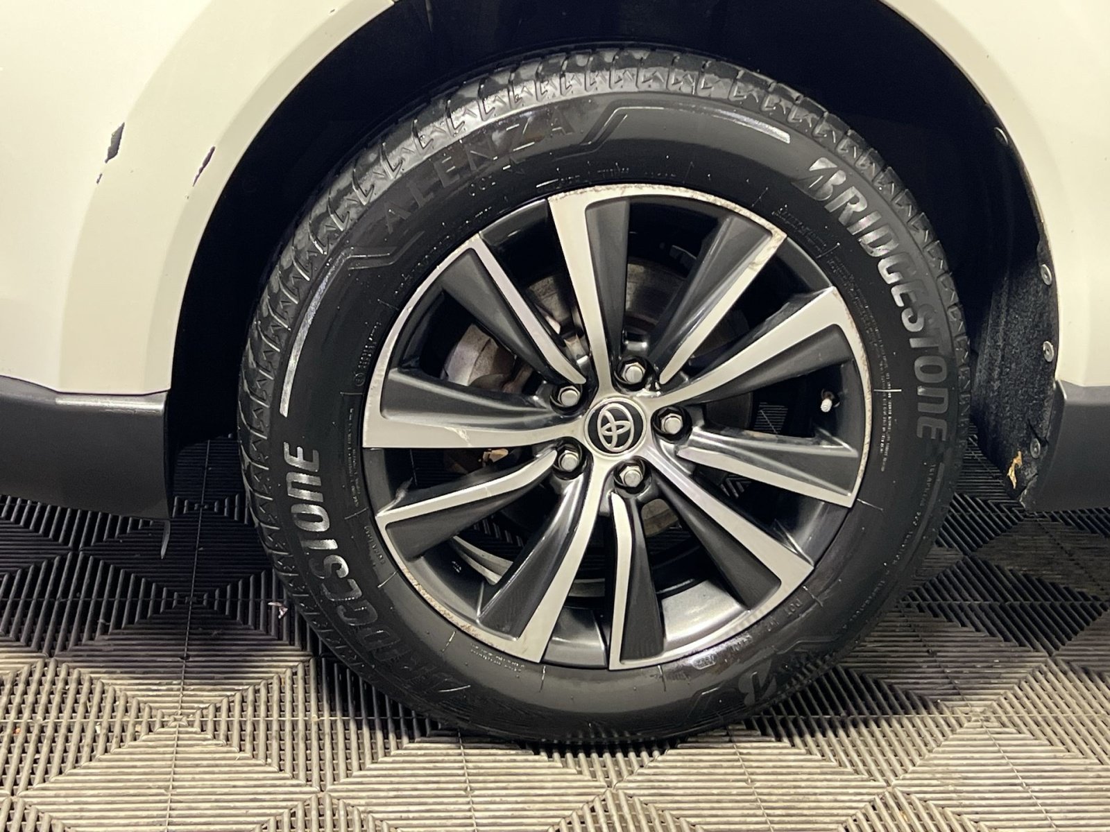 Used 2021 Toyota Venza LE w/ Carpet Mat Package (TMS) AWD/4WD image 12