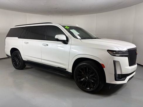 Used 2022 Cadillac Escalade ESV Luxury image 11