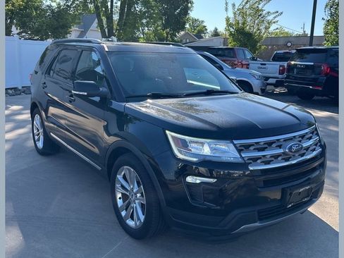 Used 2018 Ford Explorer XLT w/ Equipment Group 202A FWD image 1