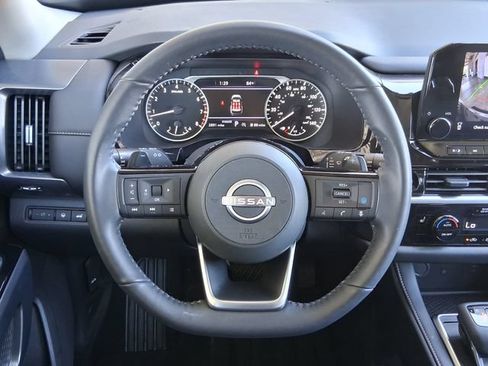 Used 2025 Nissan Pathfinder SL FWD image 10
