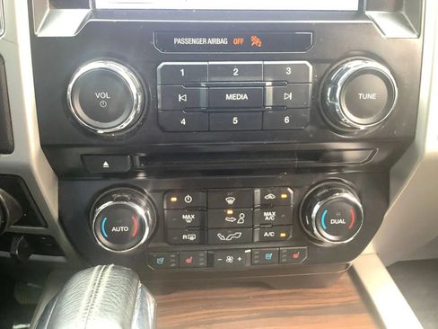 Used 2017 Ford F150 Lariat AWD/4WD image 31