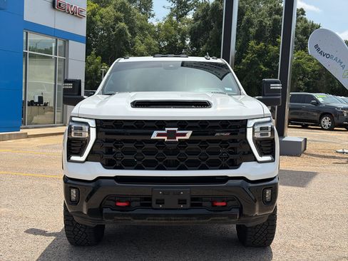 Used 2025 Chevrolet Silverado 2500 ZR2 w/ Technology Package AWD/4WD image 13
