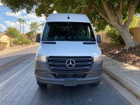Used 2025 Mercedes-Benz Sprinter 2500 image 3