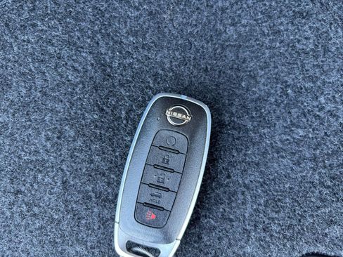 Used 2025 Nissan Rogue SV FWD image 27