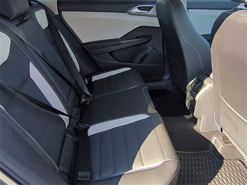 Used 2025 Volkswagen Taos SEL image 18