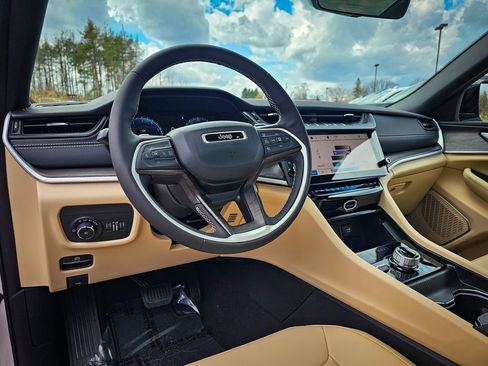 New 2026 Jeep Grand Cherokee Limited AWD/4WD image 13