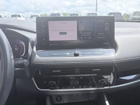 Used 2024 Nissan Rogue SL w/ SL Premium Package FWD image 11