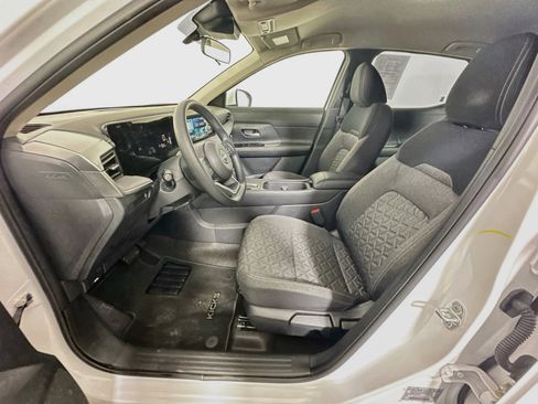 Used 2025 Nissan Kicks SV FWD image 13