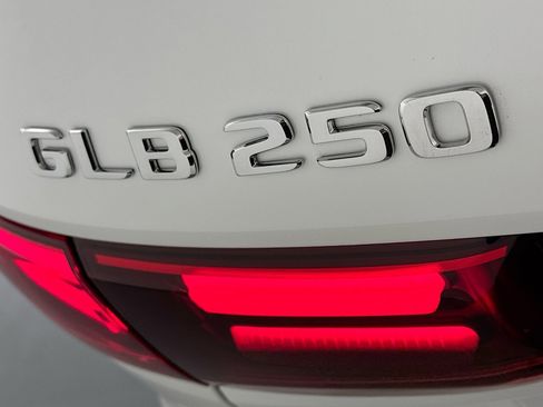 New 2026 Mercedes-Benz GLB 250 image 8