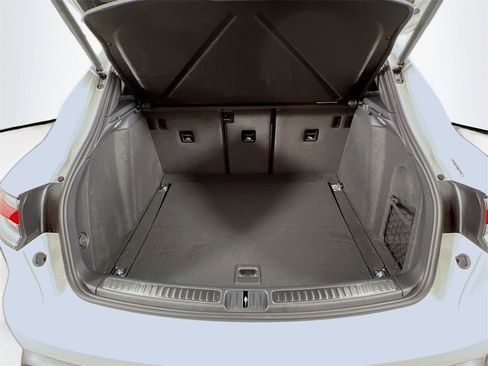 New 2026 Porsche Macan image 28