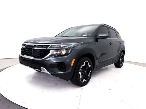 Certified 2025 Kia Seltos EX w/ EX Sunroof Package AWD/4WD image 15