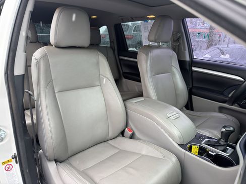 Used 2018 Toyota Highlander XLE w/ Protection Package #3 image 19